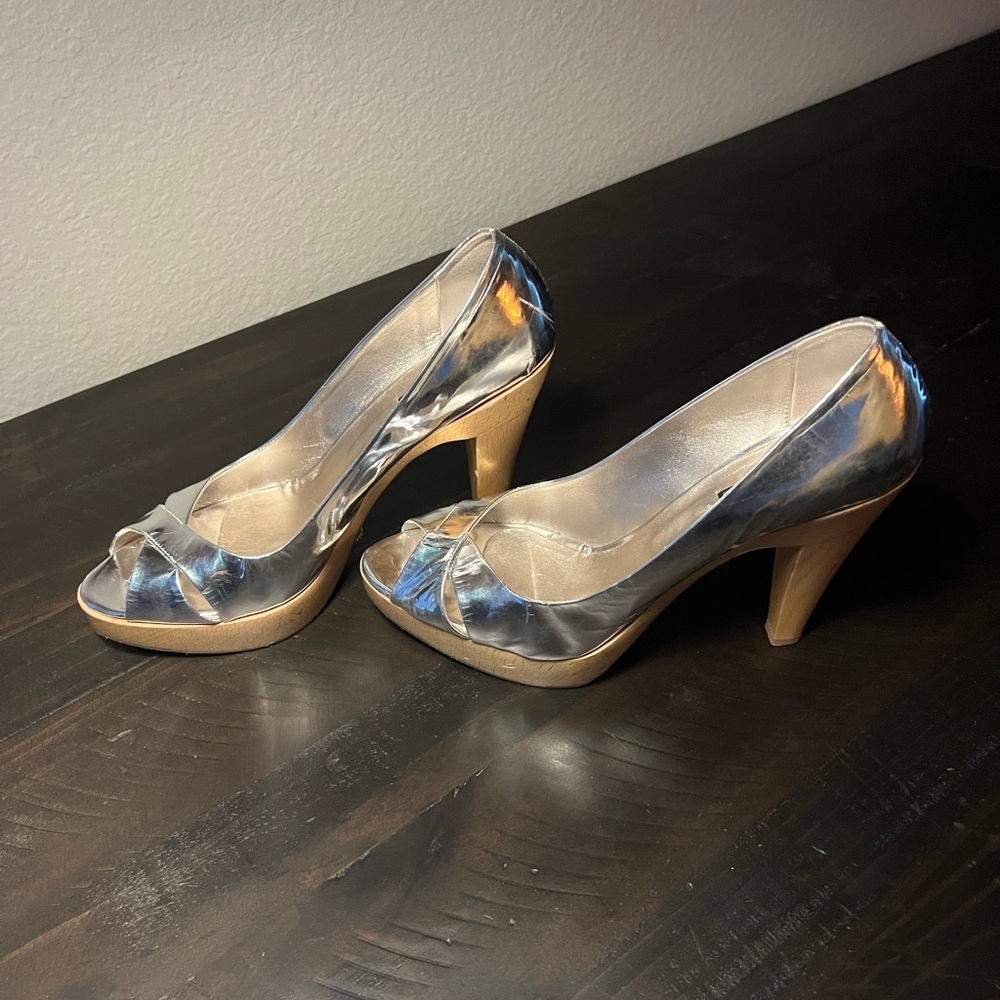 Le Silla | Size 40 | Silver Metallic | Peep toe | Hand Crafted | Italian Design